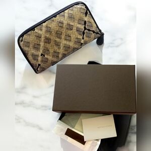 Bottega Veneta Tan and Black Woven Wallet